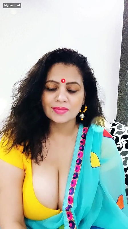 Desi big boobs aunty