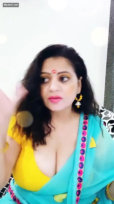 Desi big boobs aunty
