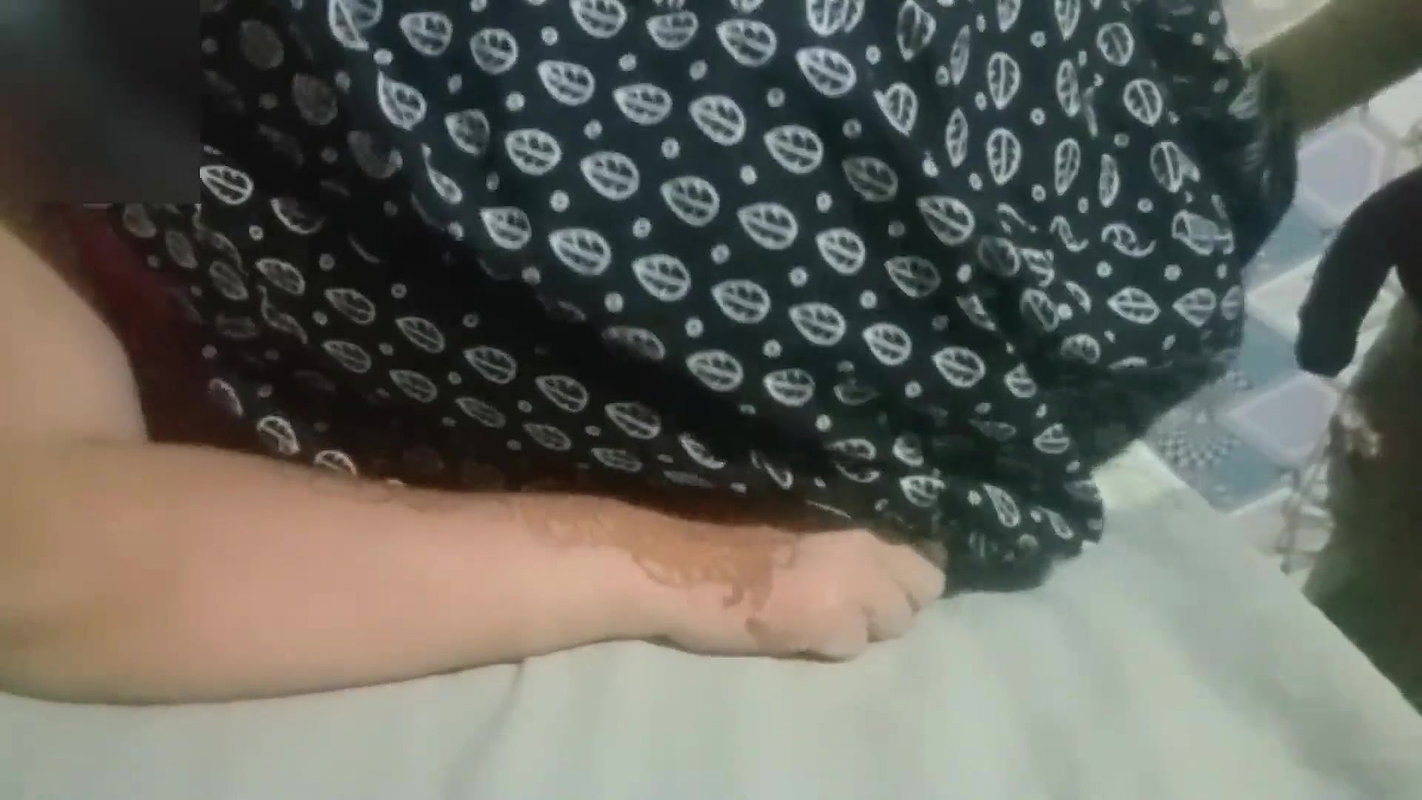 Bhai ghar pr nhi they piche se bhabhi ko pela.