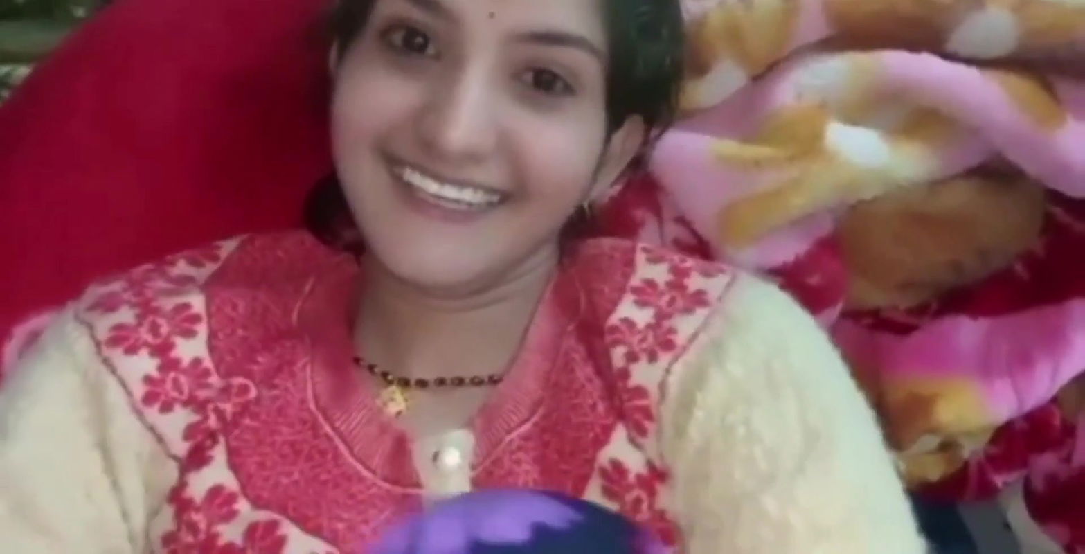 Desi bhabhi ne apane sasur ko raat me bulakar ache se chudai ki.