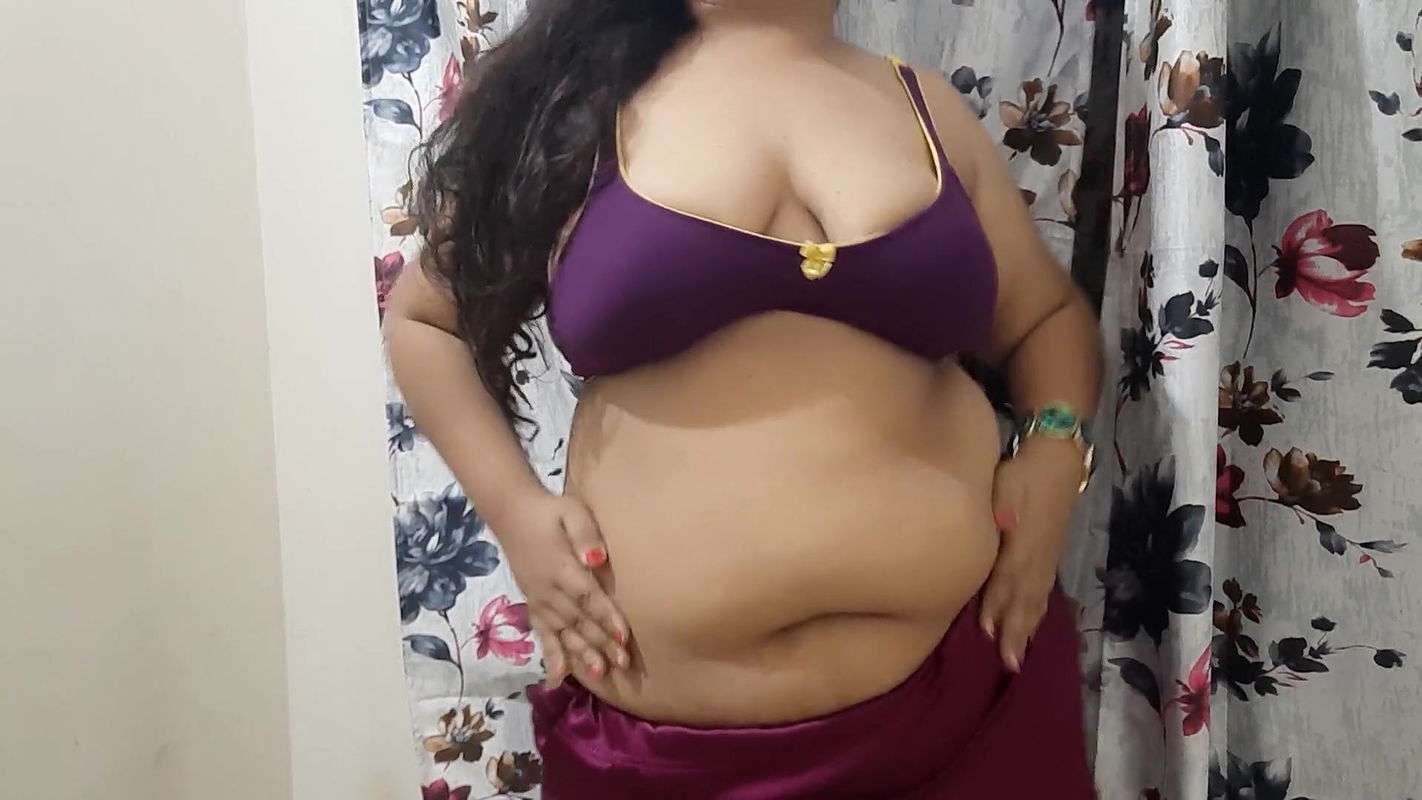 desi bhabhi seducing her boyfriend on video call.