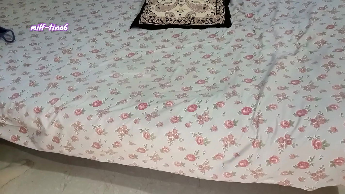 Desi couple anal fucking in hotel.