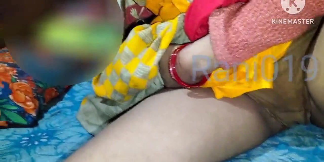 Desi housewife ki chudayi hasbend ne bhabhi ko garam kare ke chodha Bibi ki chikh nikal diya.