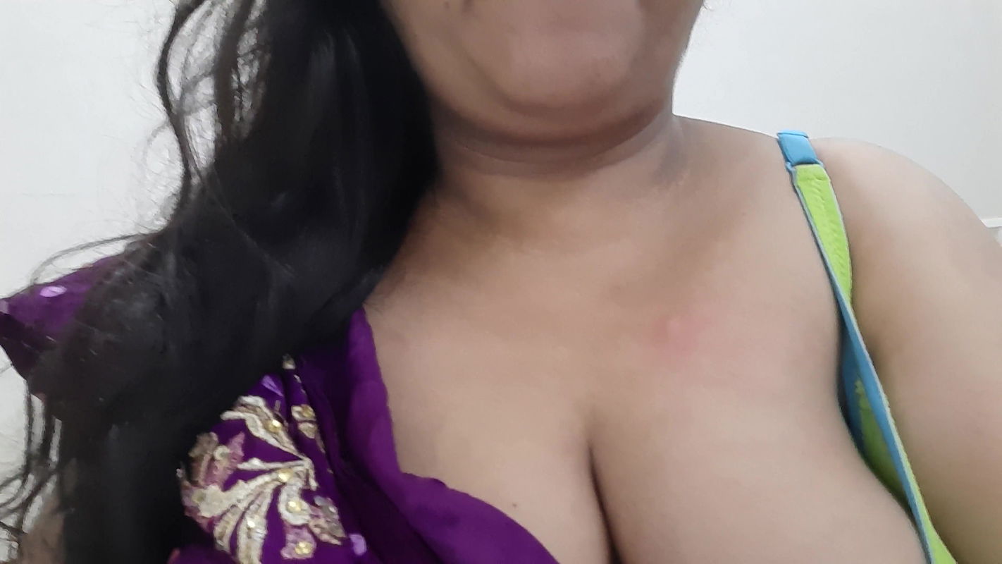 desi Indian horny girl does seducing saree stripping for her boyfriend on webcam part 2.