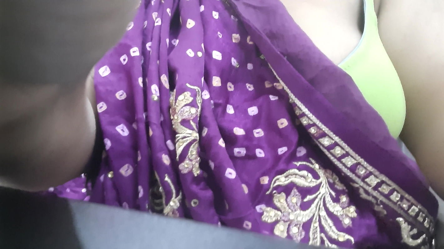 desi Indian horny girl does seducing saree stripping for her boyfriend on webcam….