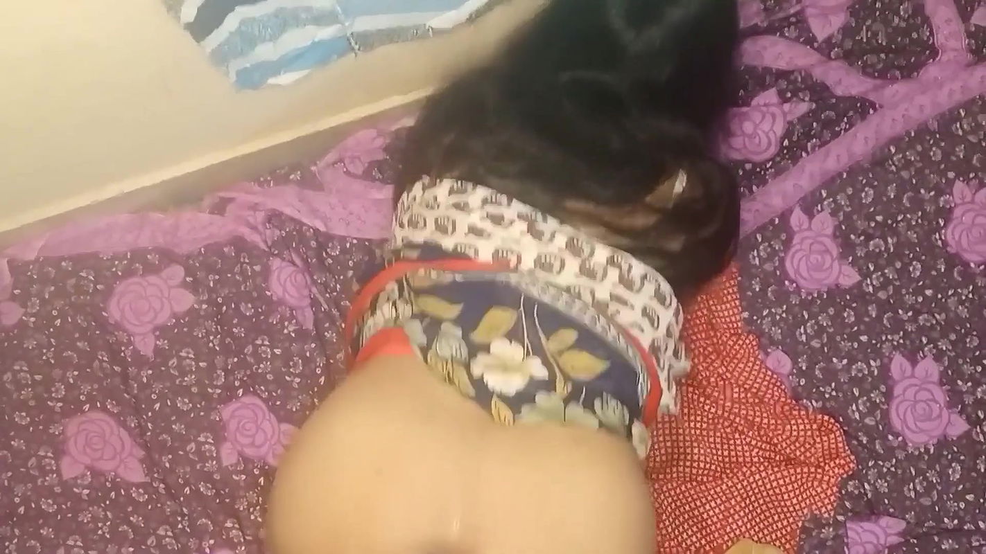 Desi Indian prostitute with costumer Hindi dirty talk role play.