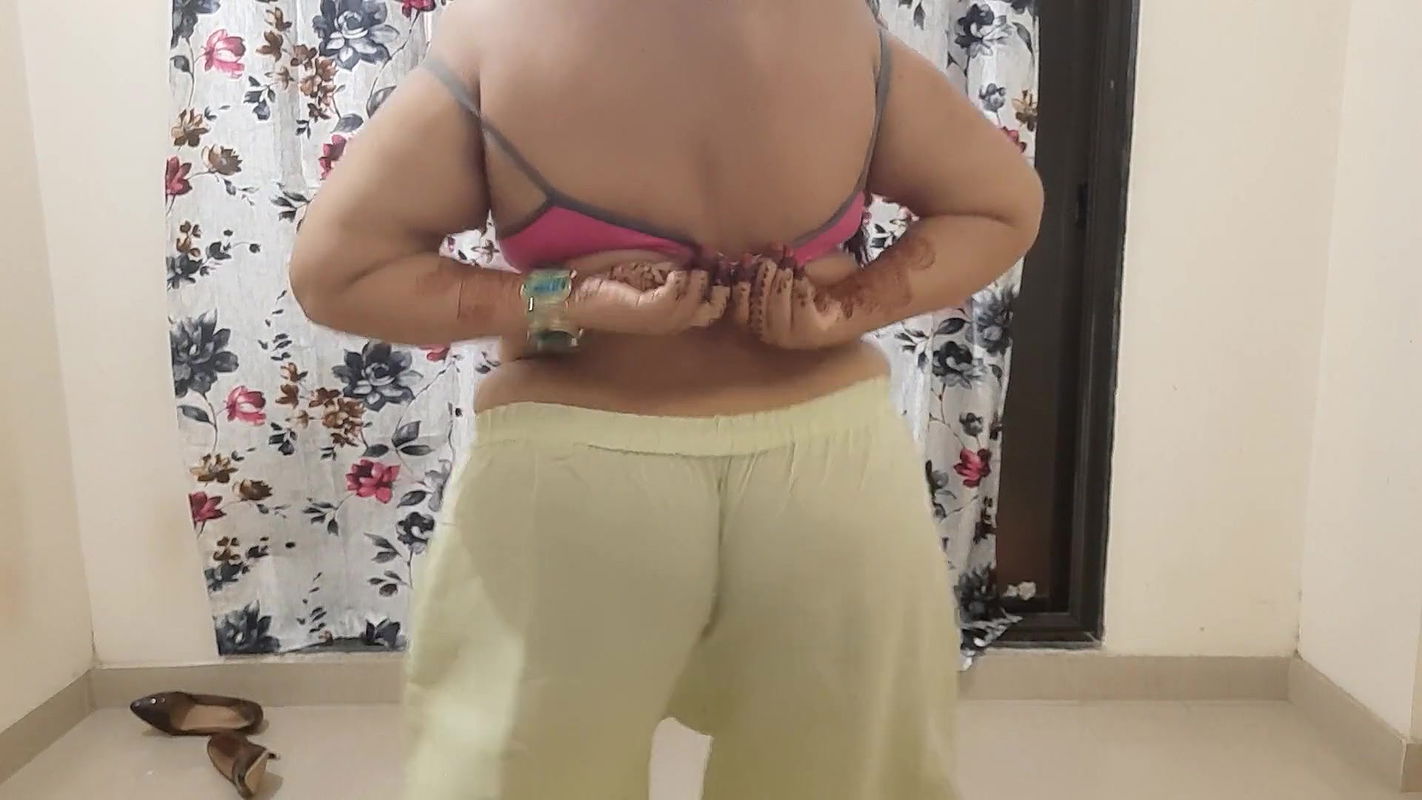 DESI VILLAGE BHABHI CHANGING HER CLOTHES IN BEDROOM PART 2.