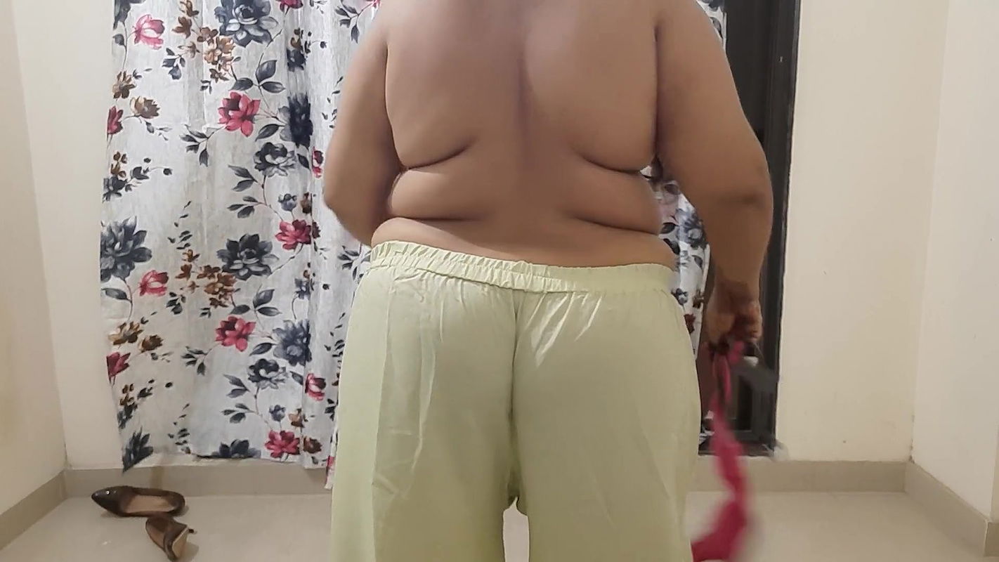 DESI VILLAGE BHABHI CHANGING HER CLOTHES IN BEDROOM PART 2.