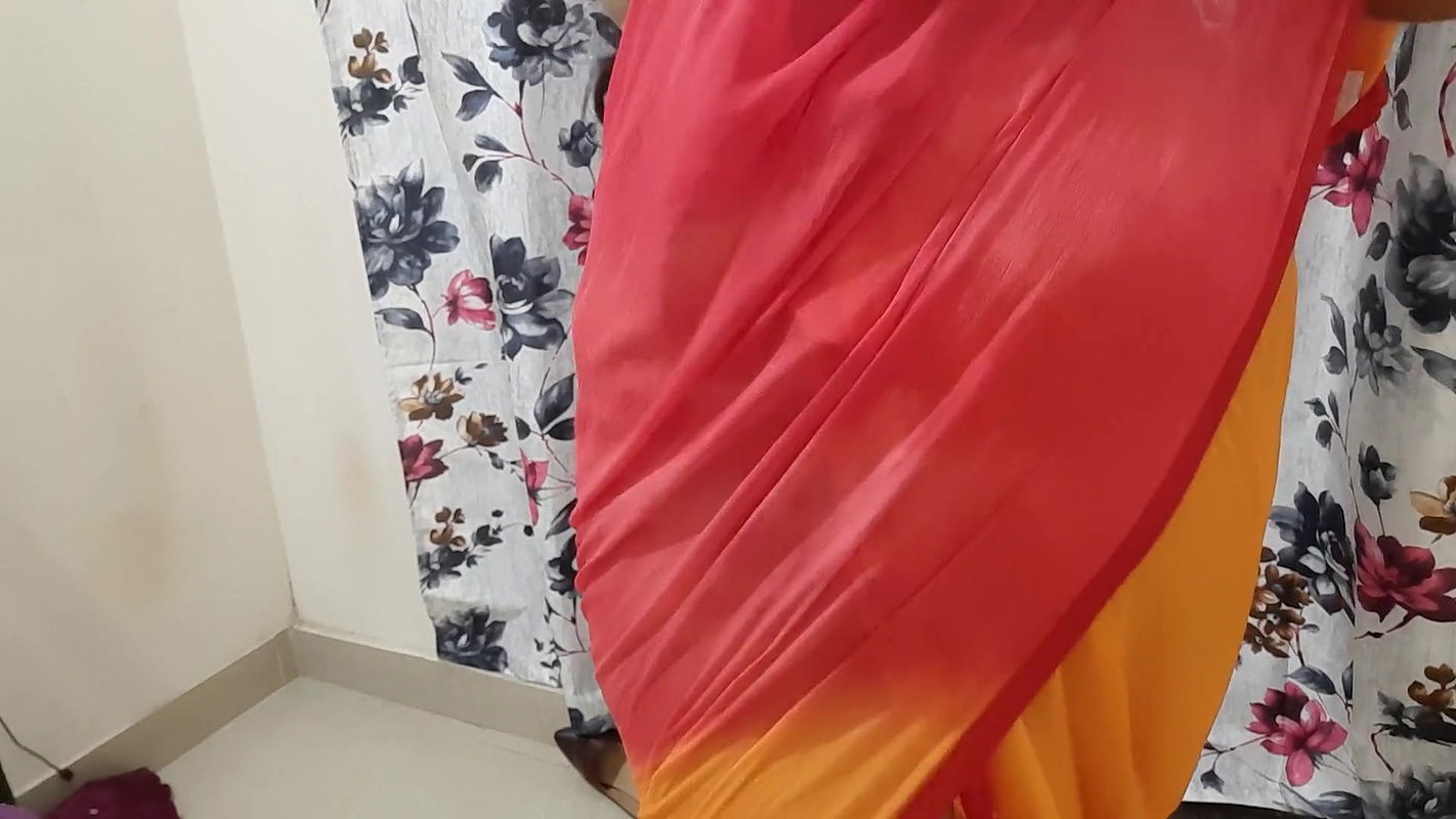 DESI VILLAGE BHABHI CHANGING HER CLOTHES IN BEDROOM WITH CAMERA ON.