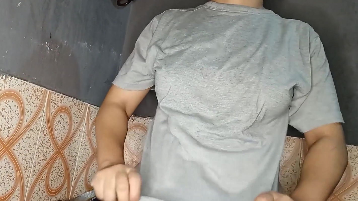 Desi wife, dirty Hindi talk, she cums.