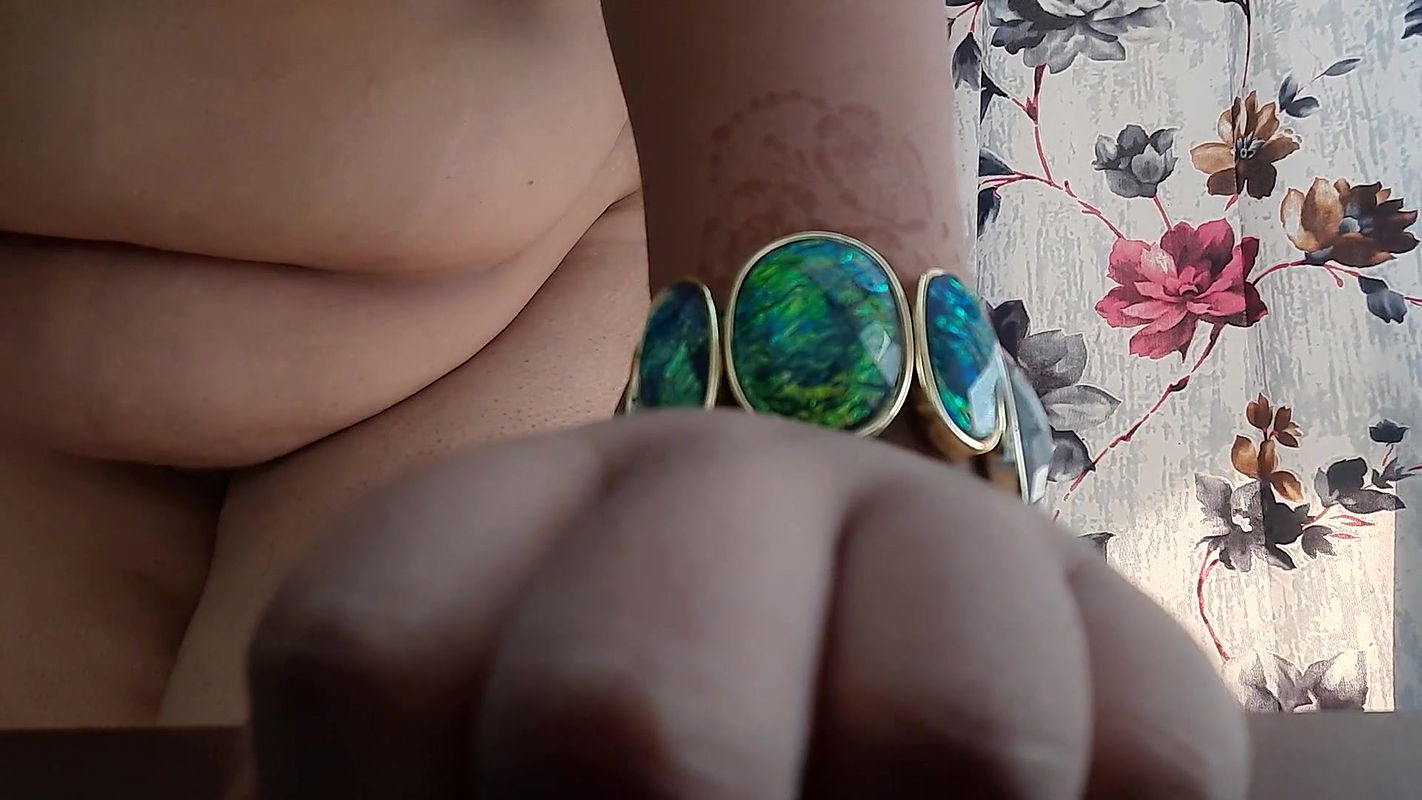 HORNY DESI INDIAN BHABHI WITH BIG BOOBS AND JUICY NIPPLES SHOWS THEM IN HER BEDROOM PART 1.