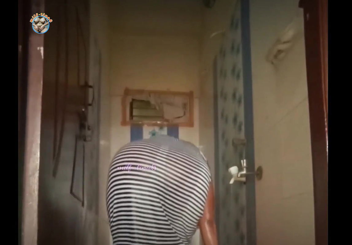 Hot Bengali bhabhi unseen bathing nude video in bathroom.