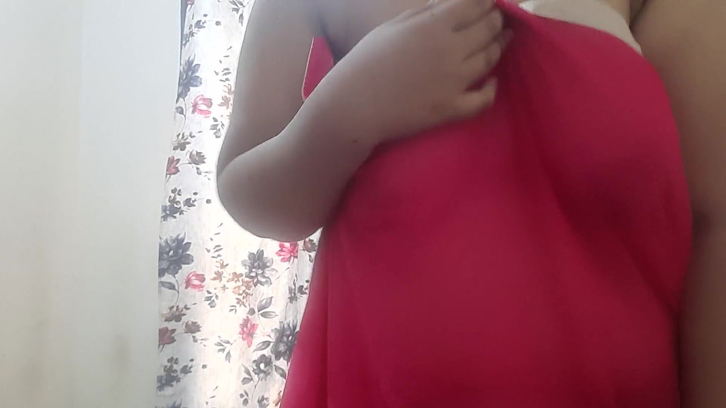 HOT DESI BHABHI IN RED TRNASPARENT SAREE.