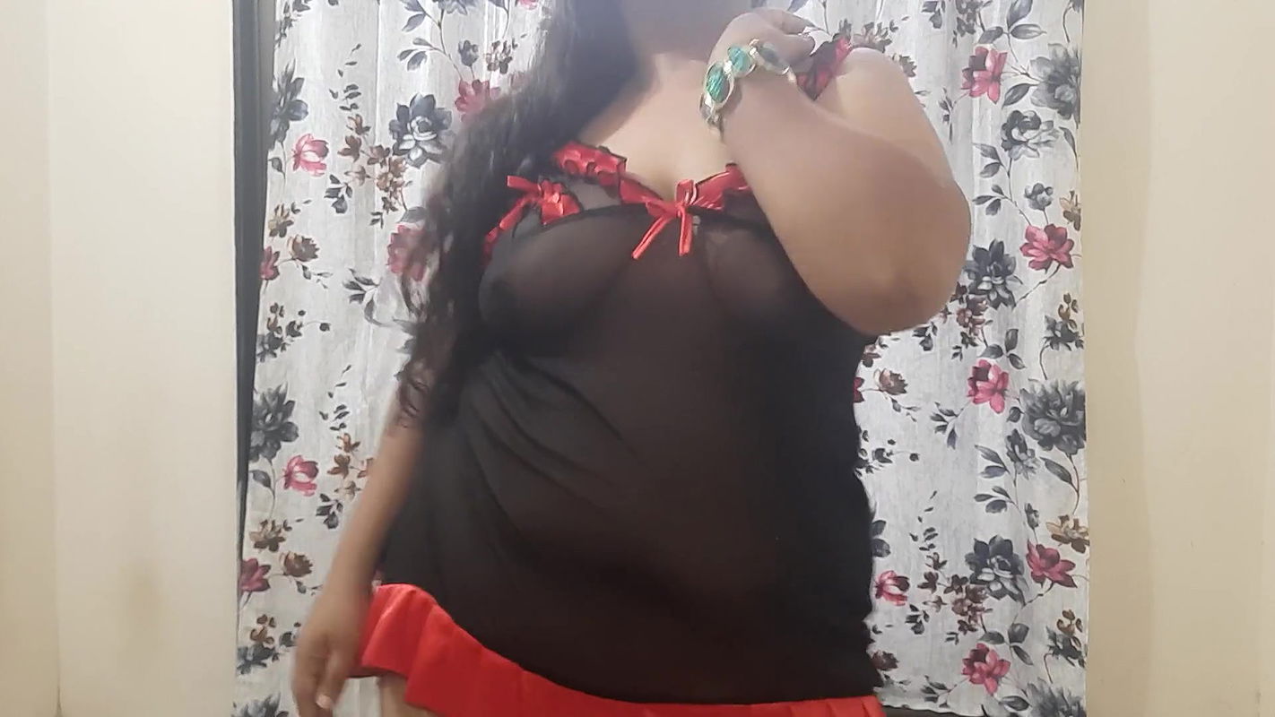 hot Indian bhabhi wearing naughty clothes and seducing her neighbour.