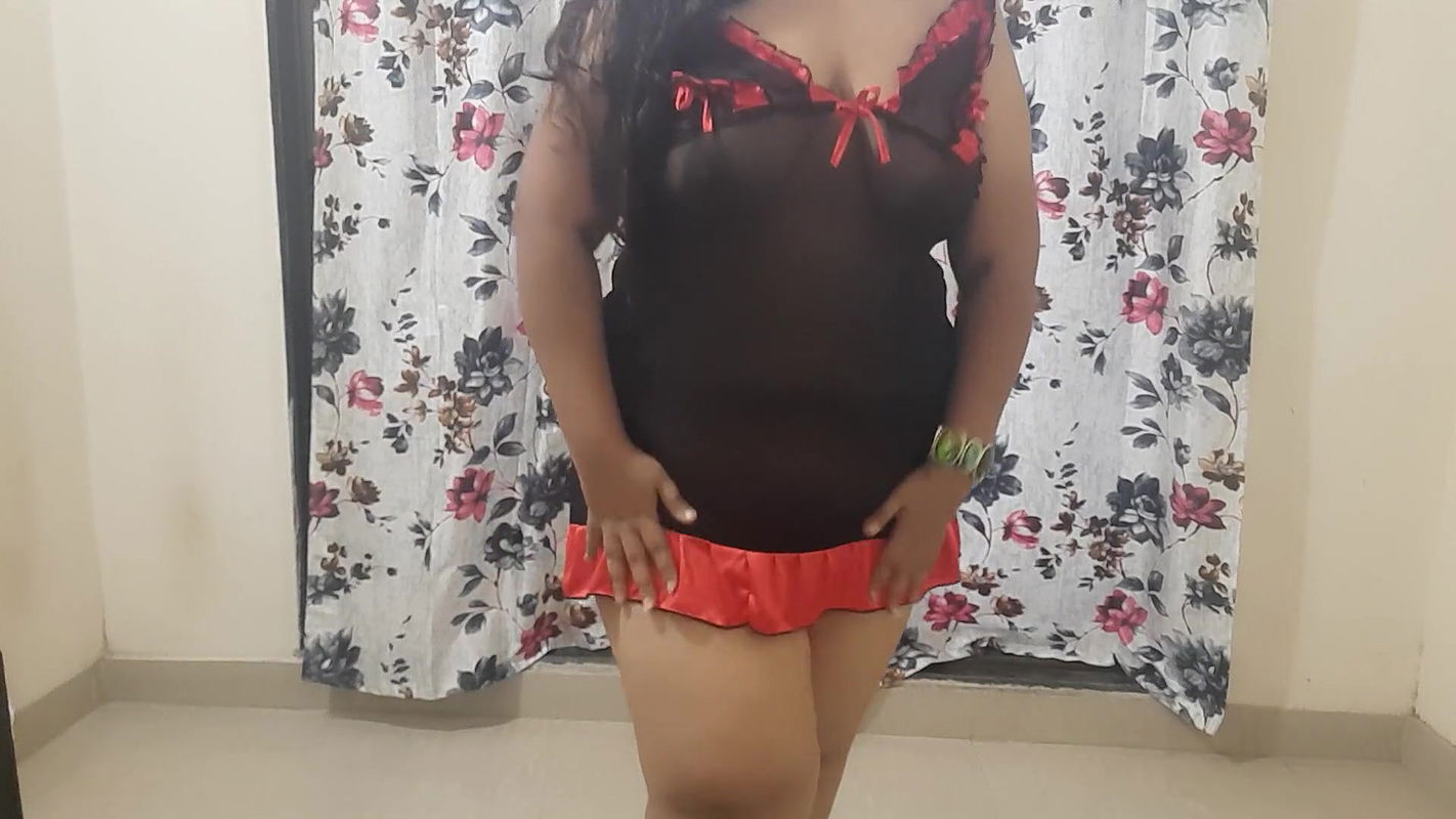 hot Indian bhabhi wearing naughty clothes and seducing her neighbour.