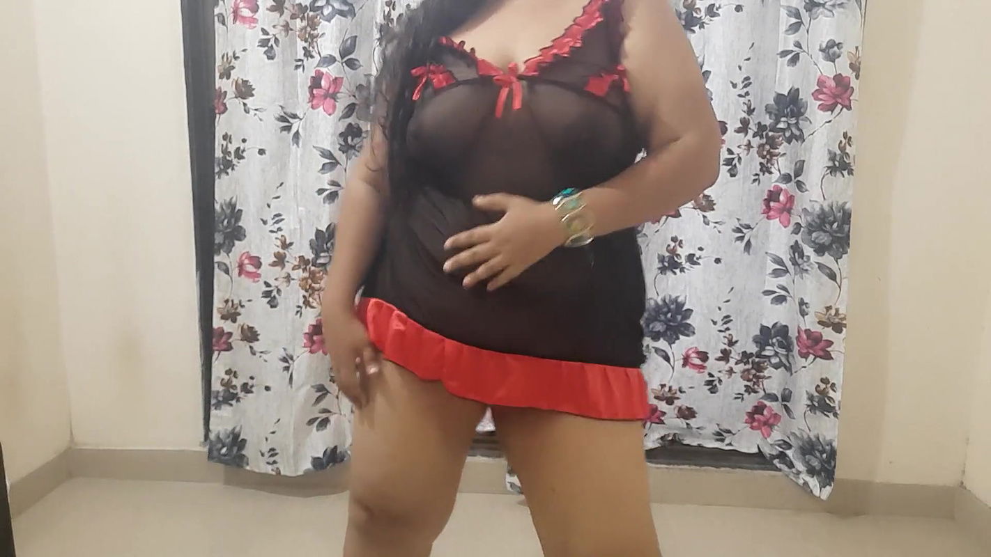 hot Indian bhabhi wearing naughty clothes and seducing her neighbour.