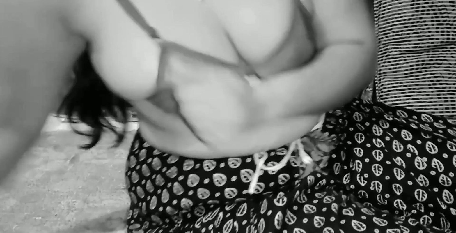 Hot mature wife full body parts show.