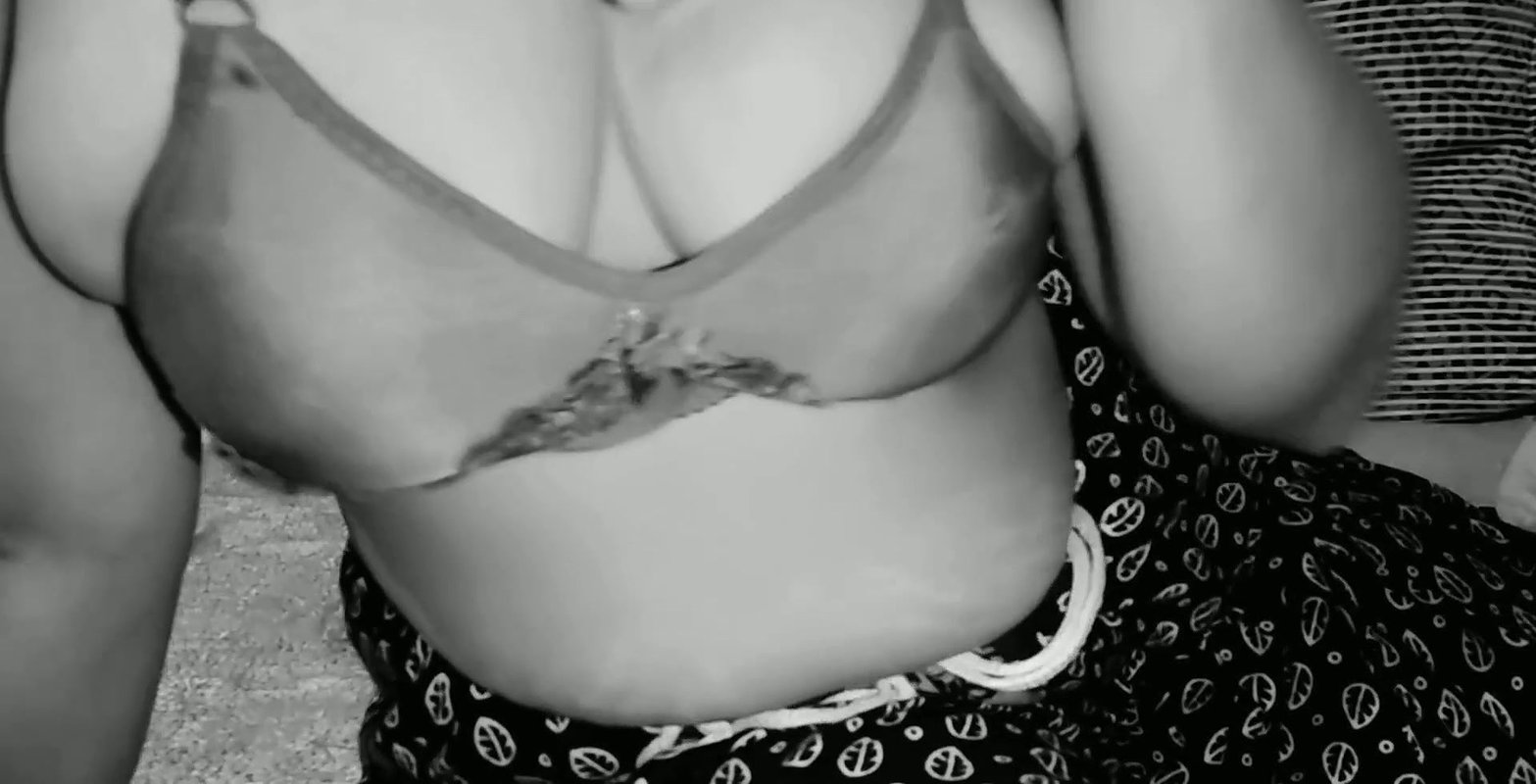 Hot mature wife full body parts show.