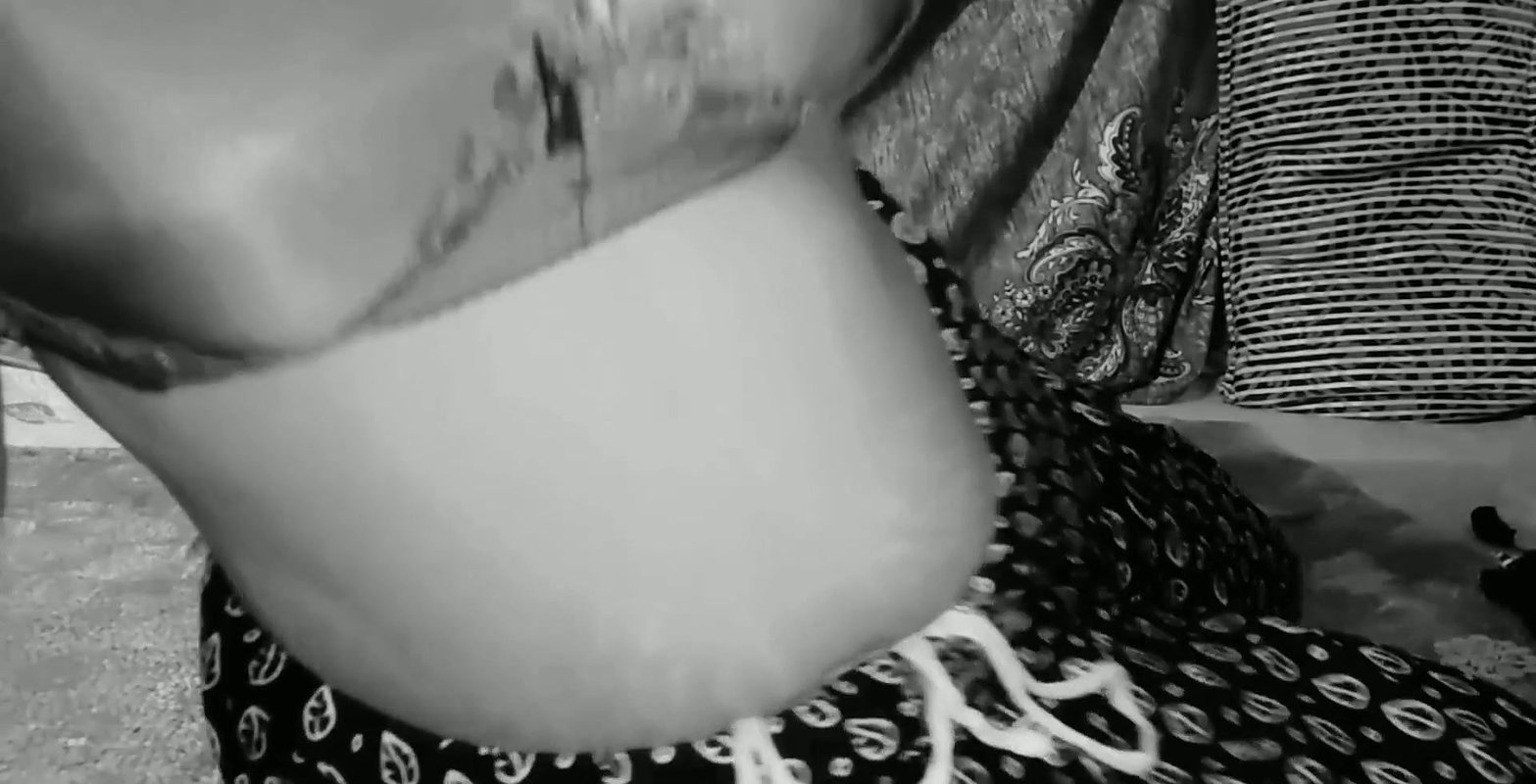 Hot mature wife full body parts show.