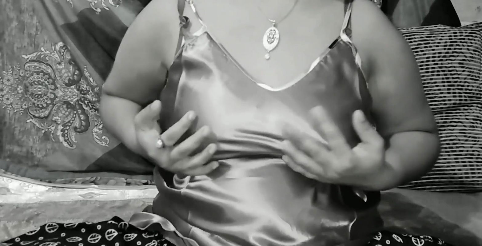 Hot mature wife show in boobs.