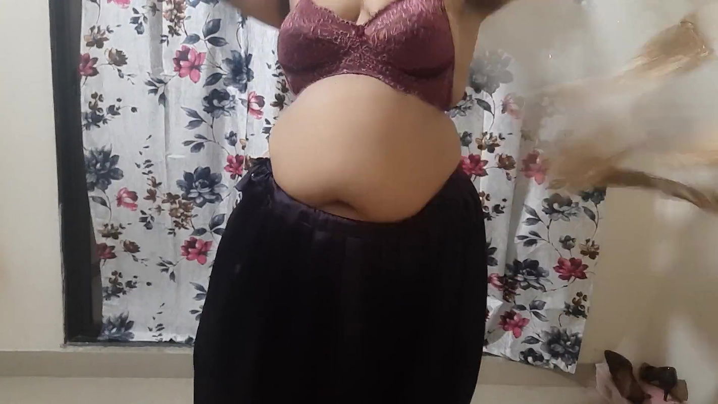 hot naughty Indian desi bhabhi getting ready for her secret boyfriend.