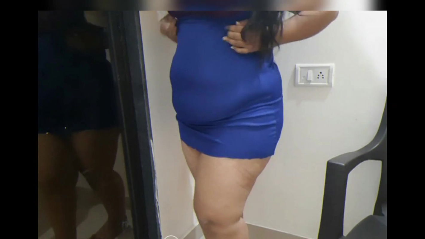 INDIAN BHABHI HAVING VIDEO CALL WITH HER BOYFRIEND.