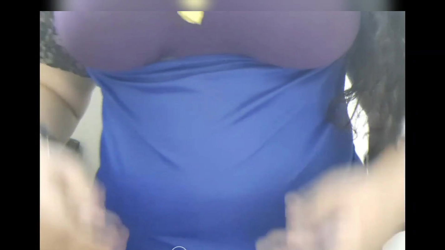 INDIAN BHABHI HAVING VIDEO CALL WITH HER BOYFRIEND.