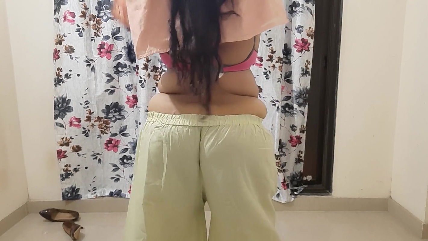 Indian desi bhabhi getting horny for her sex night.
