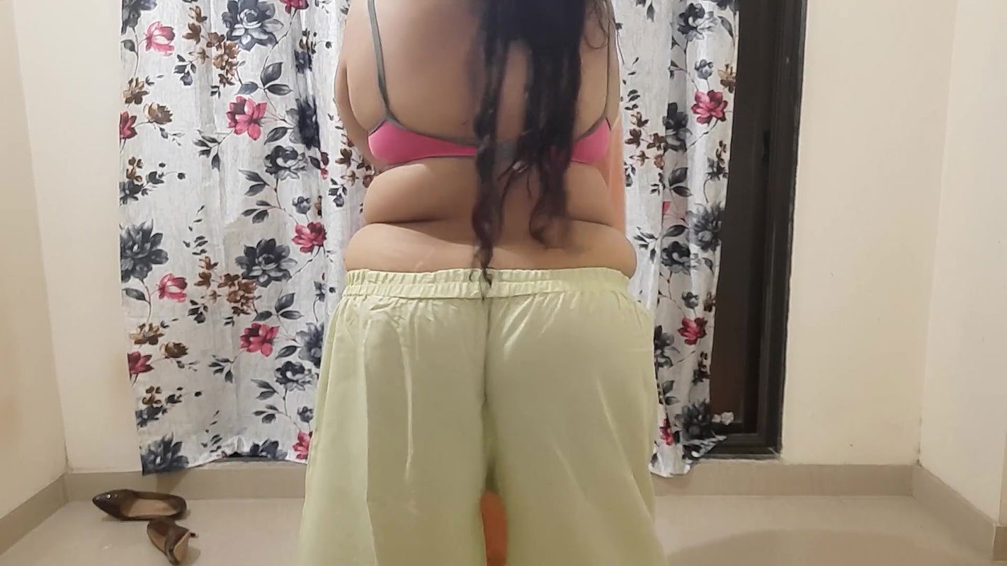 Indian desi bhabhi getting horny for her sex night.
