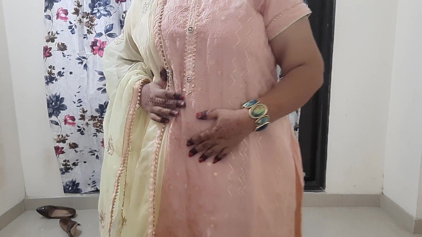 Indian horny bride getting ready for her suhagrat – hidden camera in room.