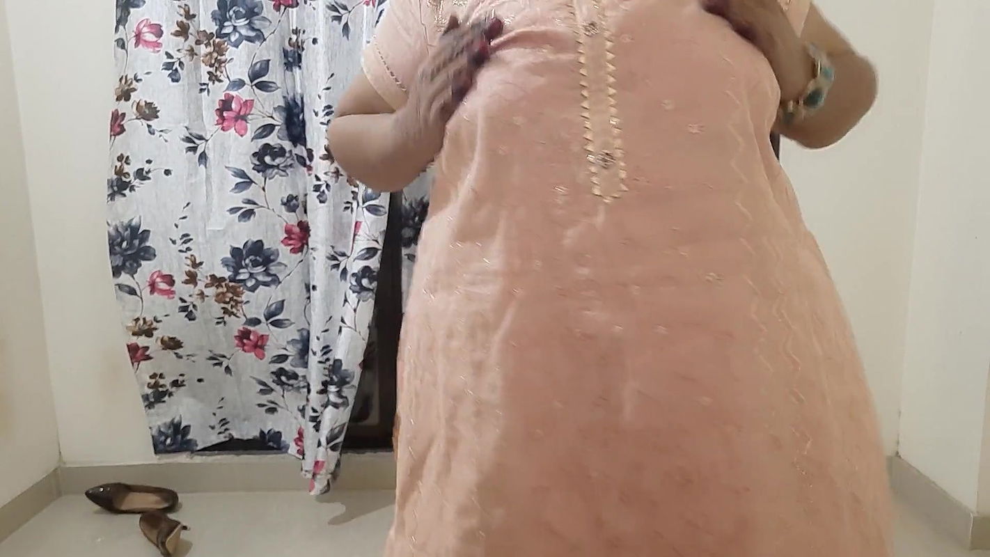 Indian horny bride getting ready for her suhagrat – hidden camera in room.