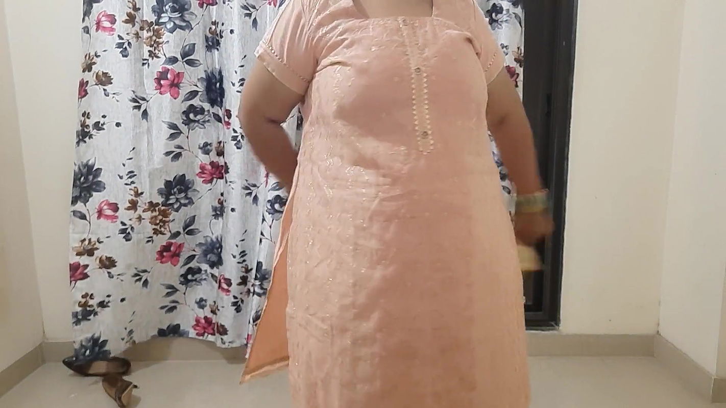 Indian horny bride getting ready for her suhagrat – hidden camera in room.