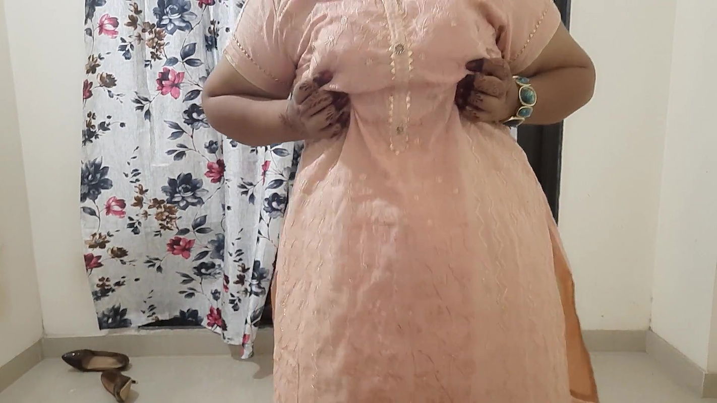 Indian horny bride getting ready for her suhagrat – hidden camera in room.