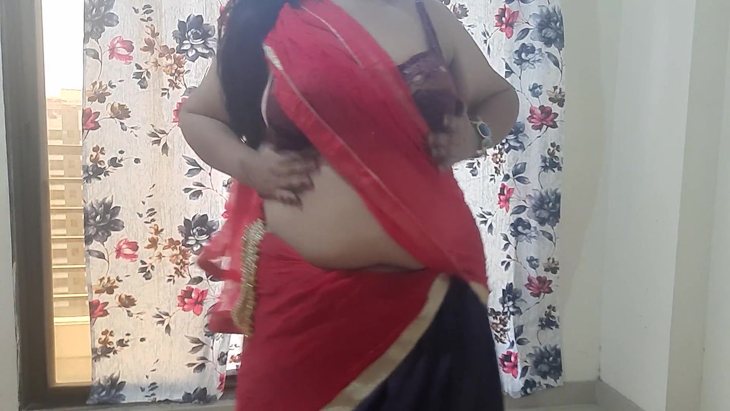 INDIAN NAUGHTY HORNY DESI BHABHI GETTING READY FOR HER STRIP PARTY.