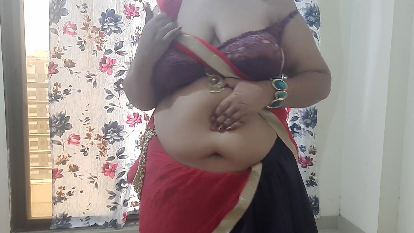 INDIAN NAUGHTY HORNY DESI BHABHI GETTING READY FOR HER STRIP PARTY.