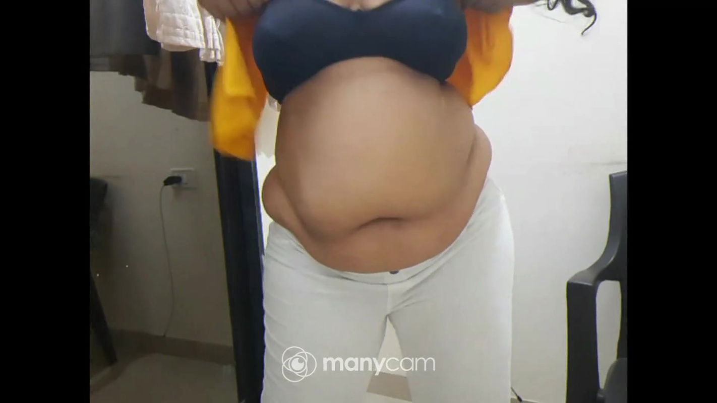 INDIAN OFFICE GIRL STRIPPING IN FRONT OF HER BOSS ON VIDEO CALL.