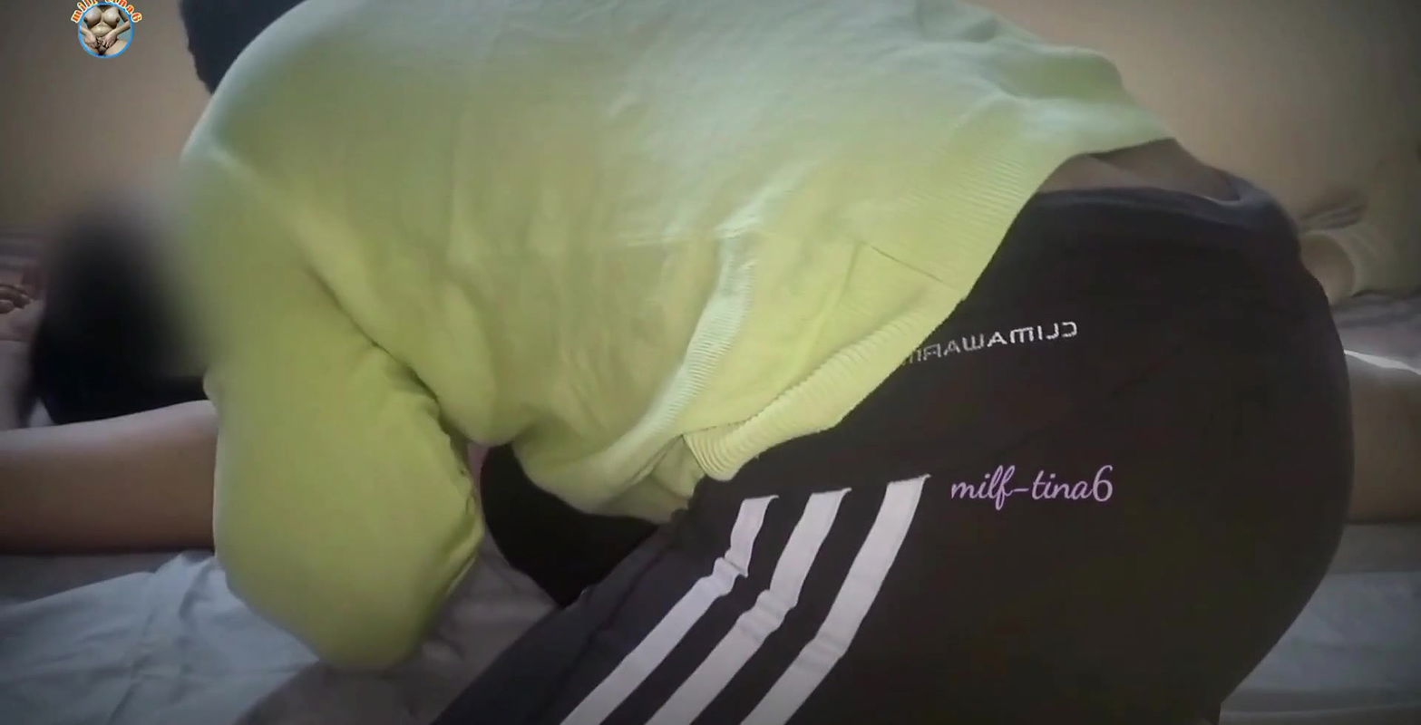 Indian step mom doggy style hardsex with boyfriend in Oyo room.big 8boobs tight fucked.