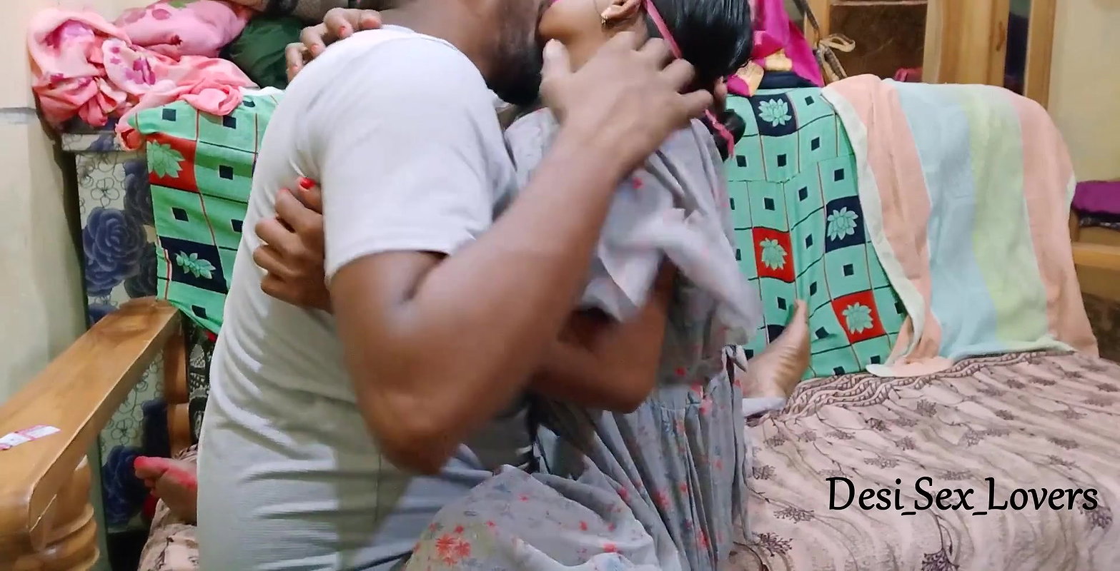 Jawan Aur Haseen Desi Biwi Ki Us Kay Ghar Mai Mast Chudai Aur Gaand Bhi Mari.