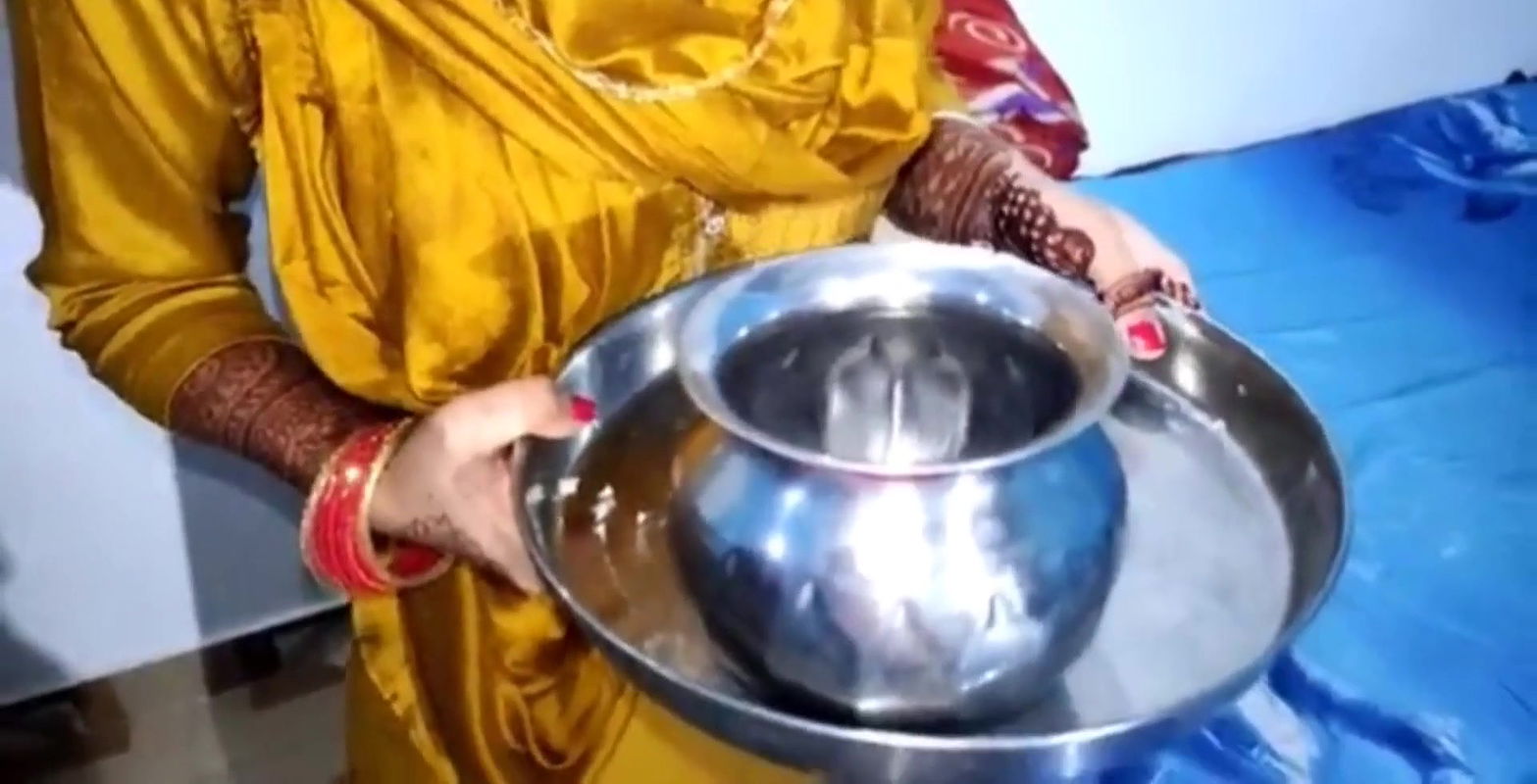 Karawa chauth k din dewar ne young bhabhi ki chudayi kiya.