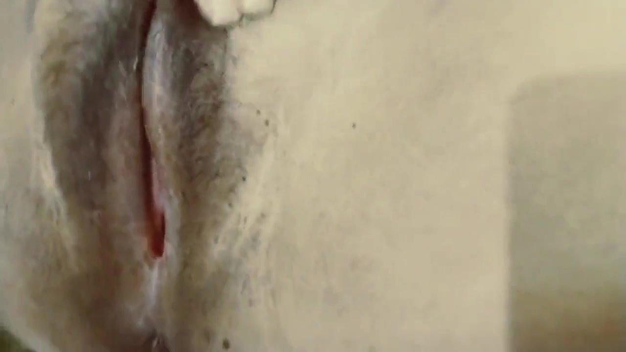 Mallu girl masturbating and showing her pussy – moaning.