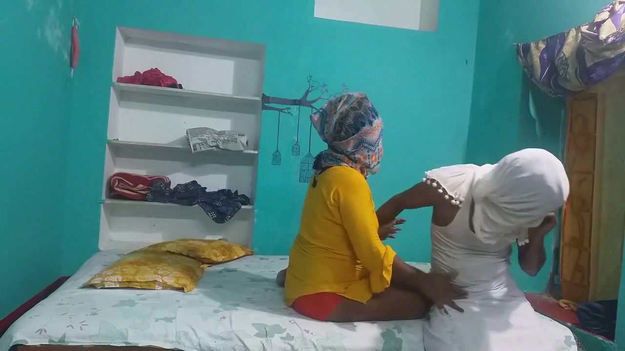 Mom wait for stepson and fuck hard in yellow.