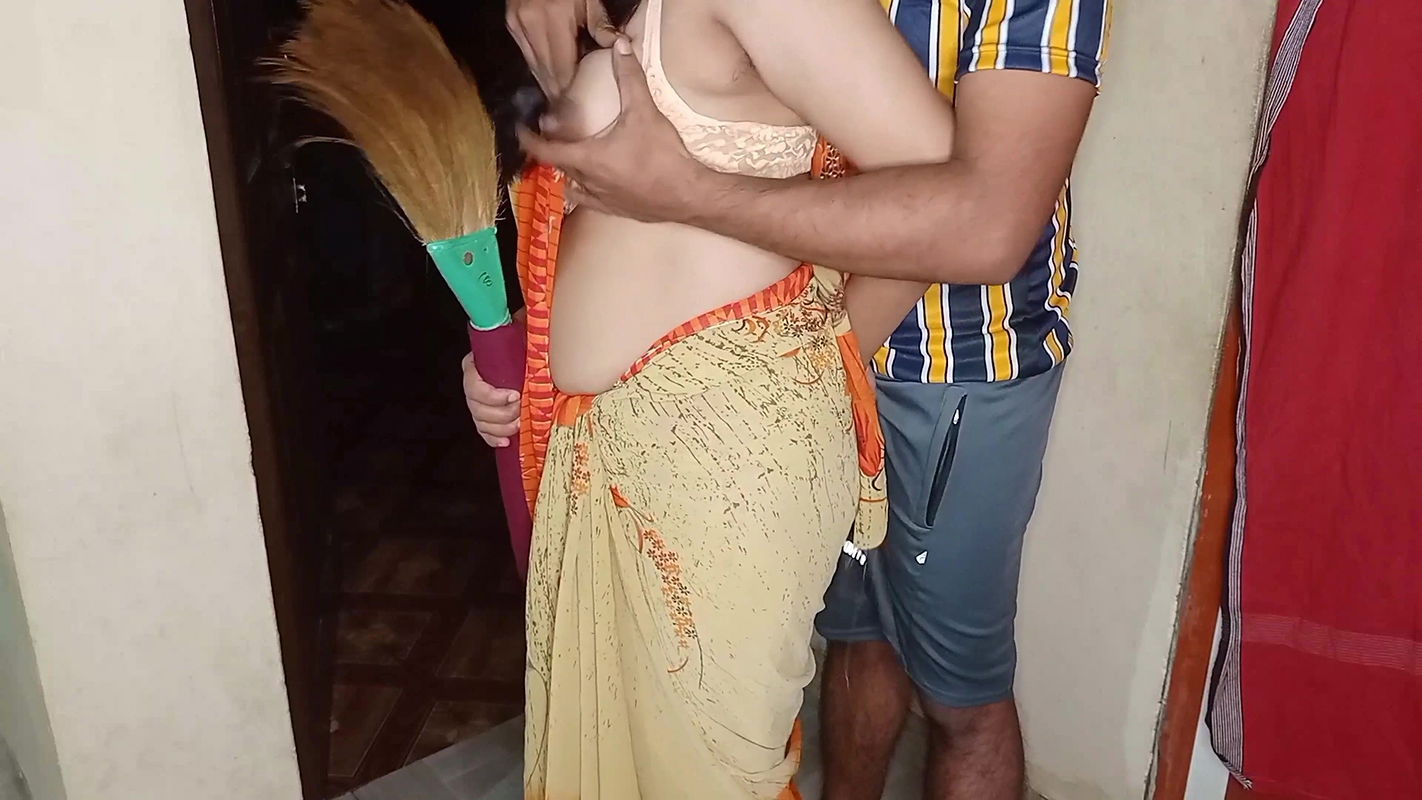 morning me hot step mom ko choda while she cleaning home.