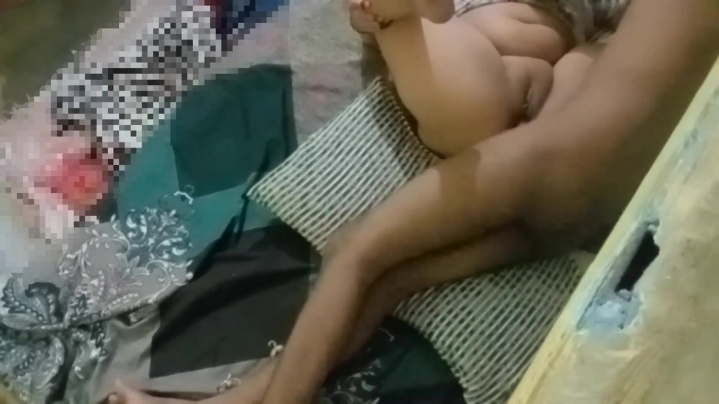 MOTI GAAND WALI REKHA MAAMI KO USKE BHANJE NE RAAT Ko CHODA.