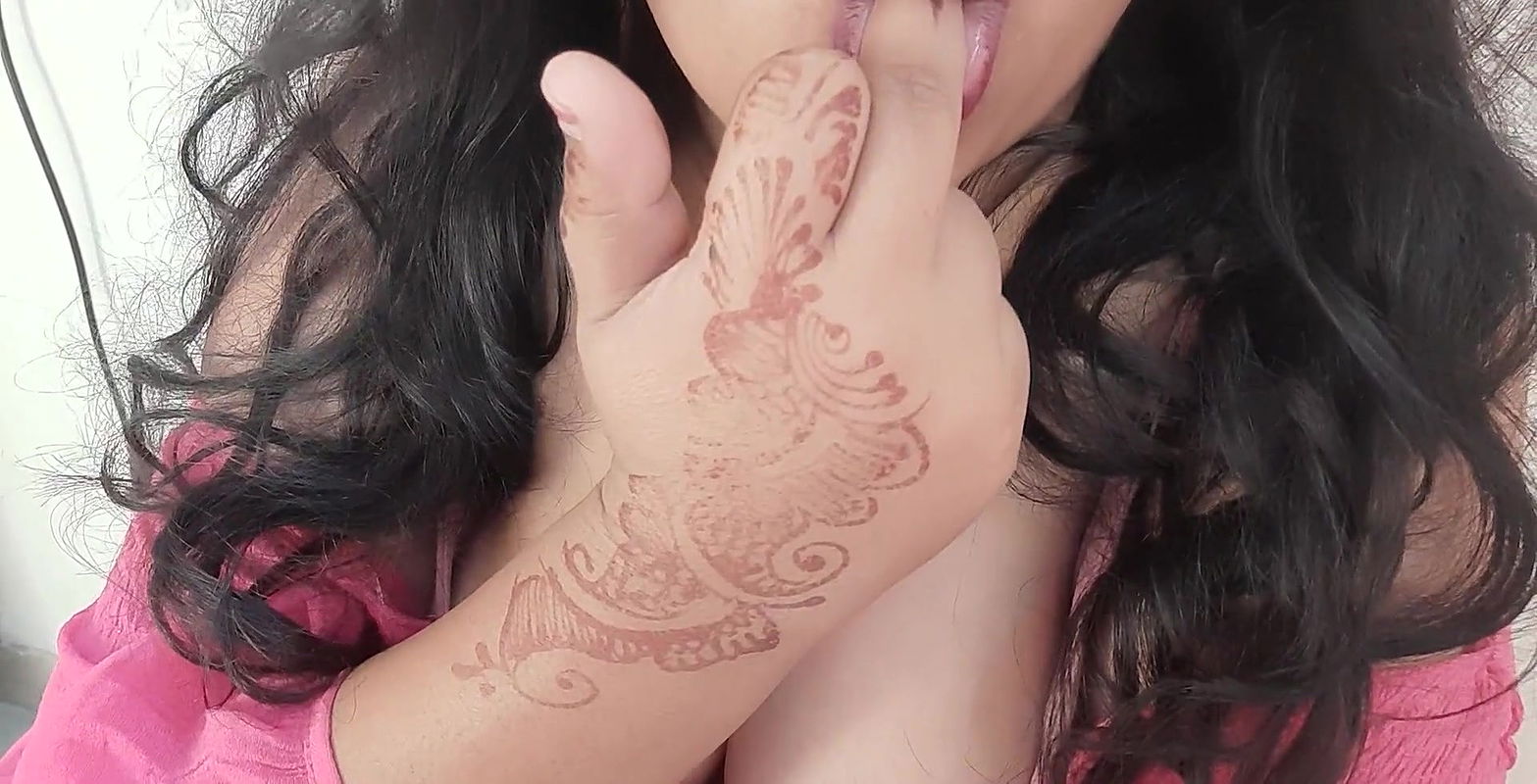 NAUGHTY INDIAN HOT SEXY GIRL ENJOYING IN OFFICE TIME.