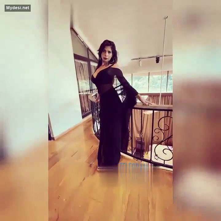 Desi sexy model open her sare