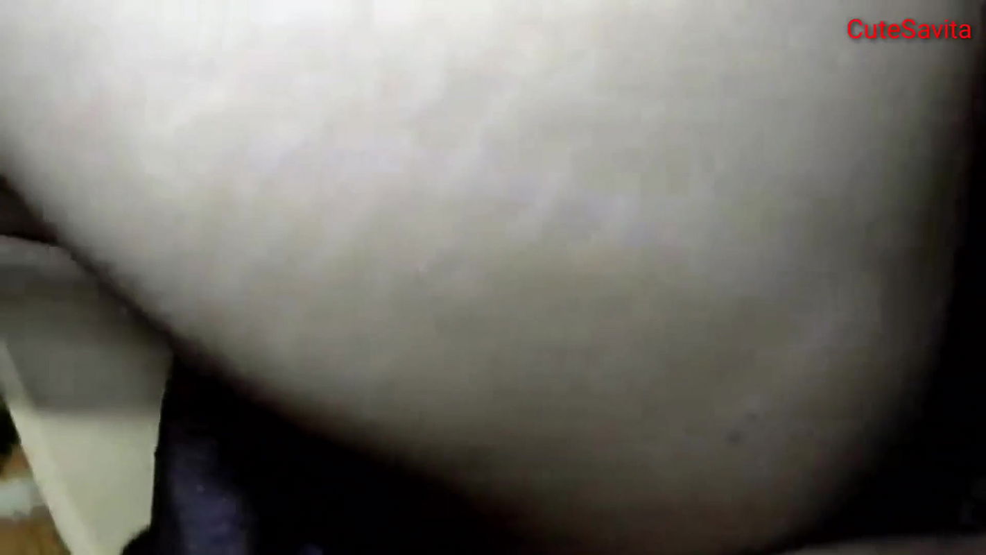 Nayi young bhabhi ke gaand me shahad daal kar chudai.