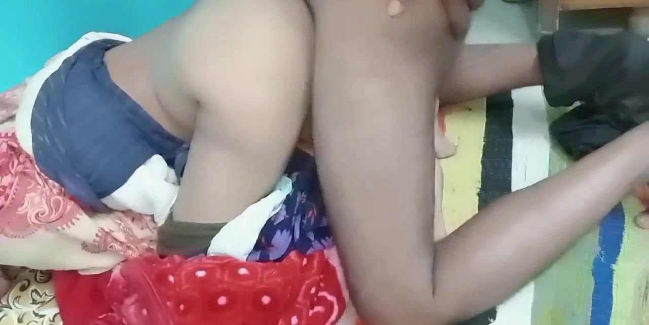 On the occasion of new year, sister-in-law gifted her brother-in-law Fuck given a chance.