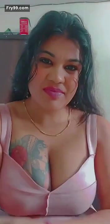 Big Boob B-Grade Actress Soniya Maheshwari Huge Cleavage Show