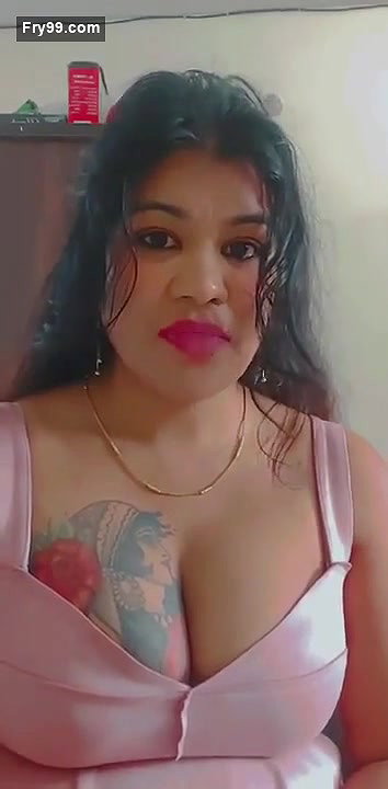Big Boob B-Grade Actress Soniya Maheshwari Huge Cleavage Show