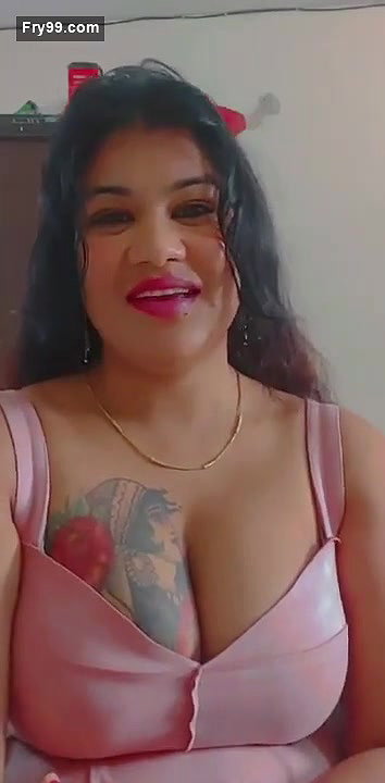 Big Boob B-Grade Actress Soniya Maheshwari Huge Cleavage Show